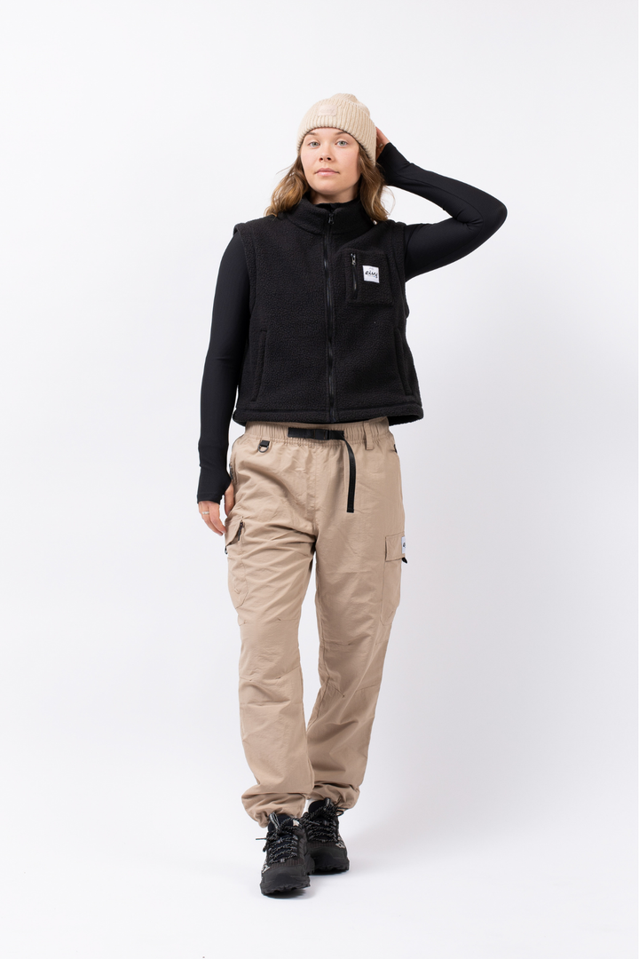 FITTED OUTDOOR PANTS