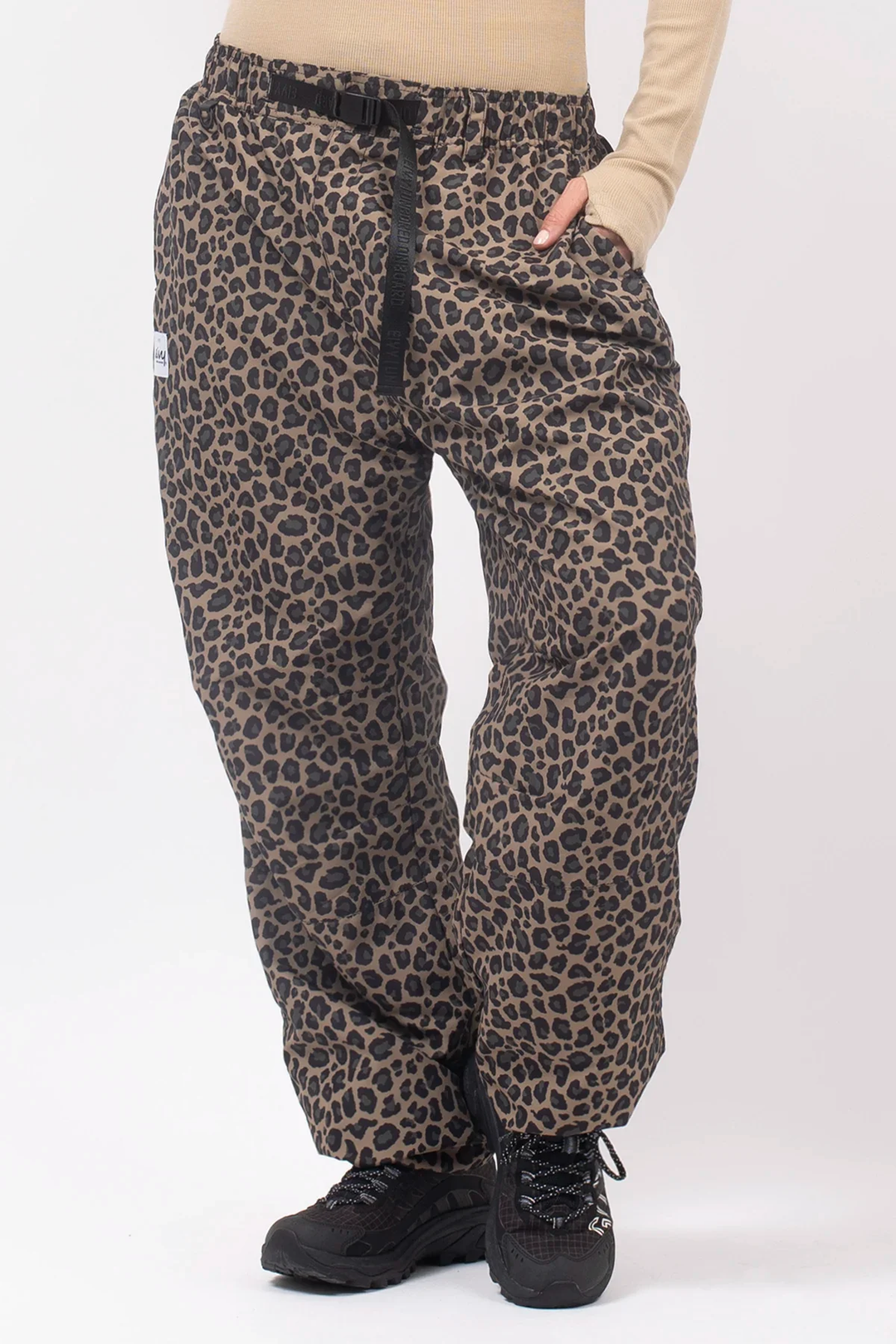 OVERSIZED OUTDOOR PANTS