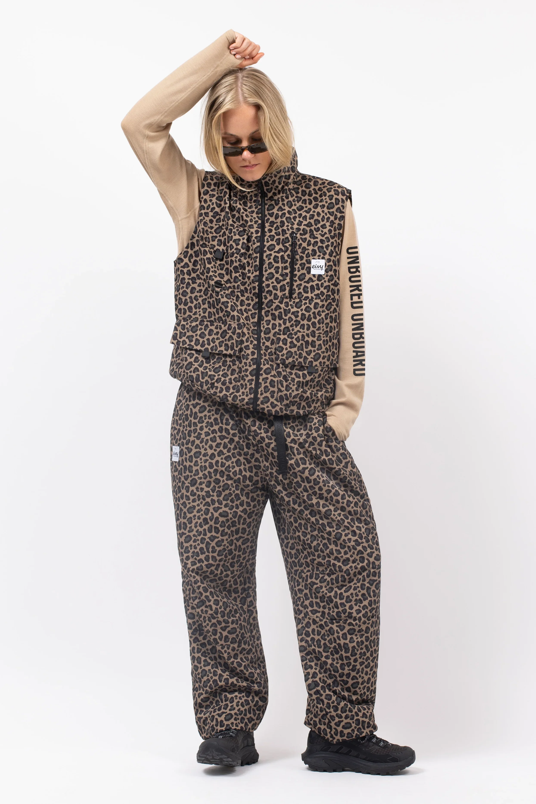 OVERSIZED OUTDOOR PANTS