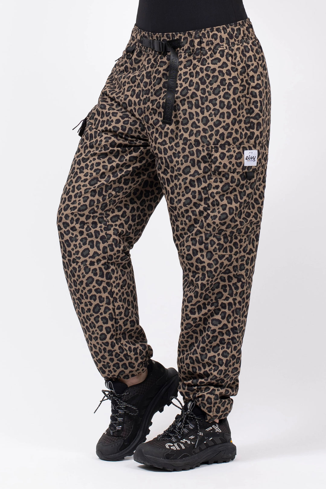 FITTED OUTDOOR PANTS